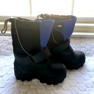 Tundra snow boots